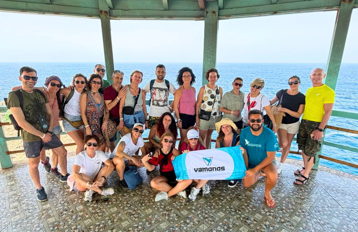 Viaggi di gruppo senza imbarazzo: perché partire da soli è un vantaggio